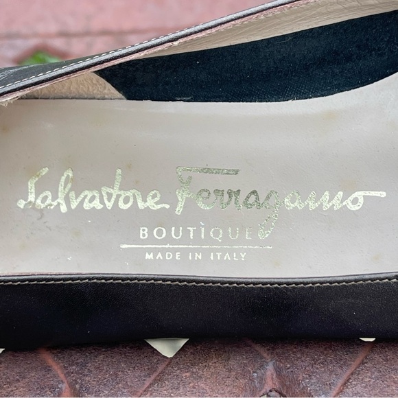 Salvatore Ferragamo Boutique Italian Vara Bow Pumps In Bronze Like New - Picture 14 of 14
